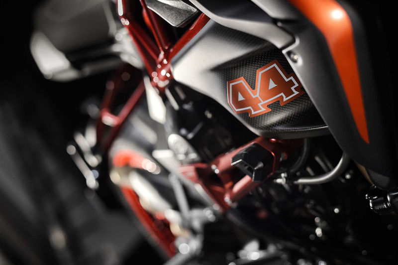 Illustration for article titled 2016 MV Agusta Brutale 800 And Lewis Hamilton Dragster RR: Small Changes And More Bling